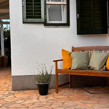 Ferienhaus House Roza *